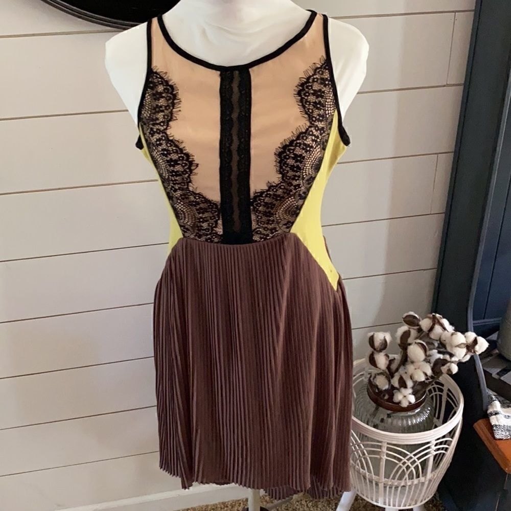 English Rose | High Low Lace Detail Dress | S - Picture 4 of 9